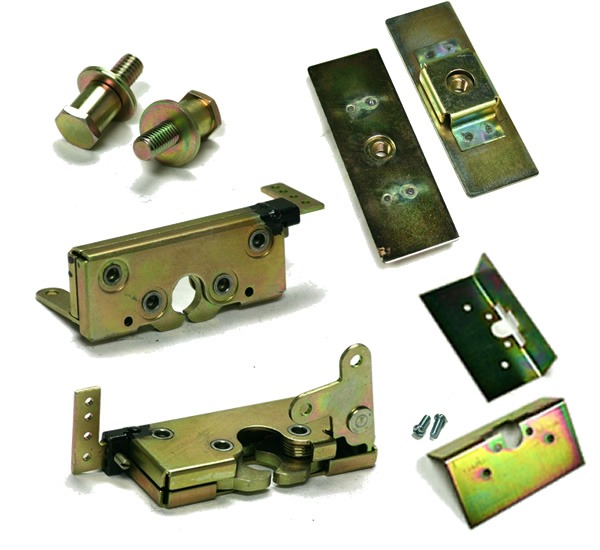 Locking Large Bear Claw Door Latch Set – Complete